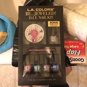 LA COLORS BEJEWELED DIY NAIL KIT